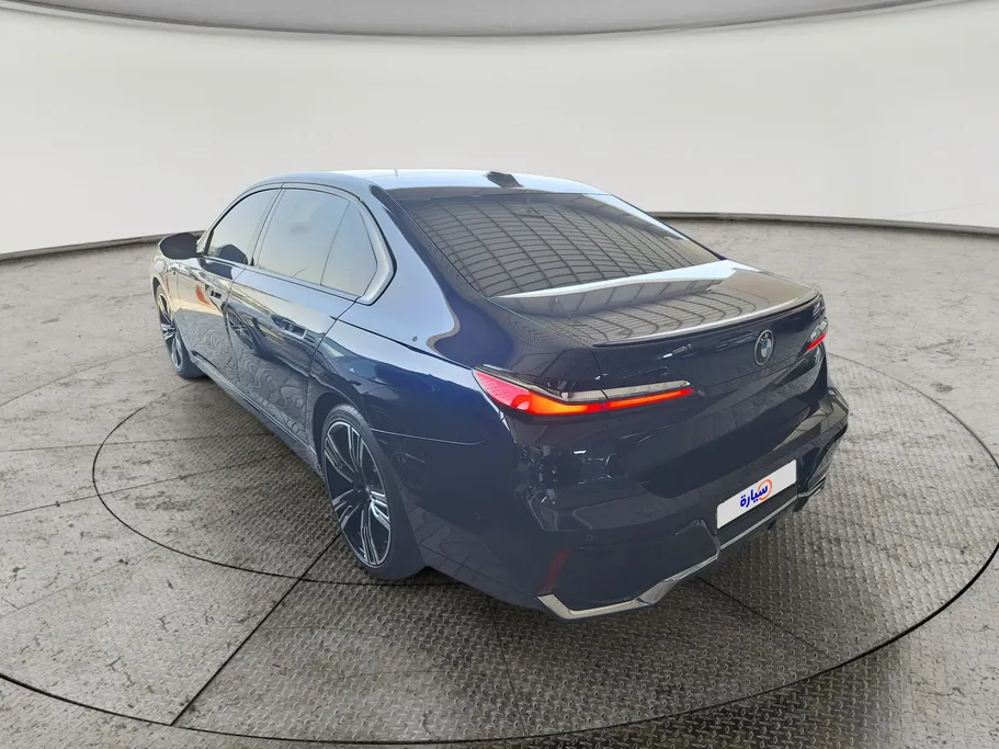 بي ام دبليو الفئة السابعة 735i 2023 