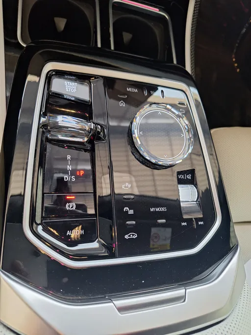 بي ام دبليو الفئة السابعة 735i 2023 