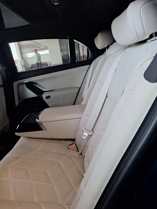 بي ام دبليو الفئة السابعة 735i 2023 
