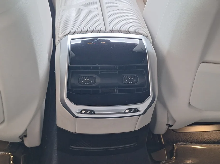 بي ام دبليو الفئة السابعة 735i 2023 