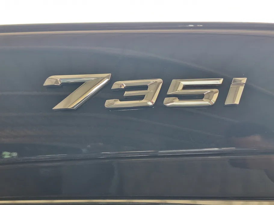 بي ام دبليو الفئة السابعة 735i 2023 