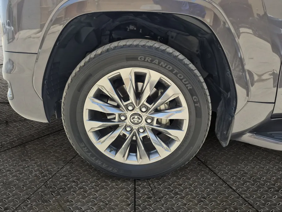 2022 Toyota Land Cruiser GXR 