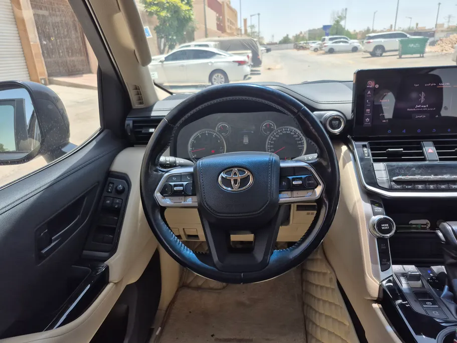 2022 Toyota Land Cruiser GXR 