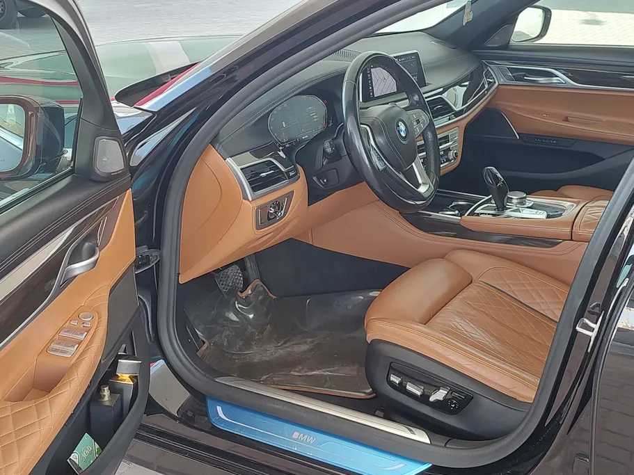 بي ام دبليو الفئة السابعة 740Li 2021 
