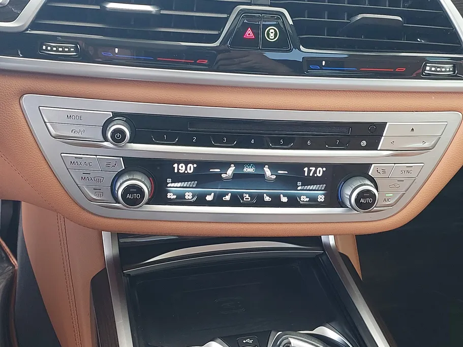 بي ام دبليو الفئة السابعة 740Li 2021 