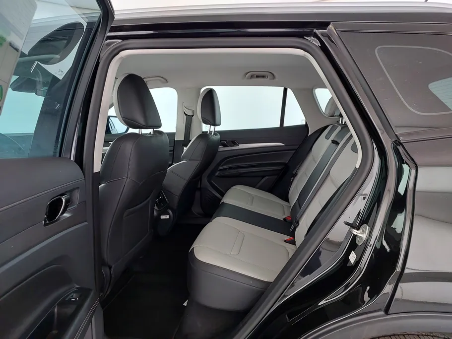 فورد تريتوري امبيانتي 2025 