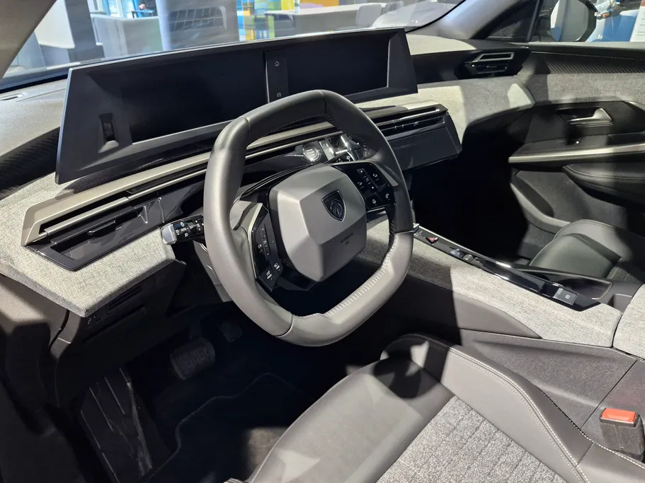 2026 Peugeot 5008 Allure 