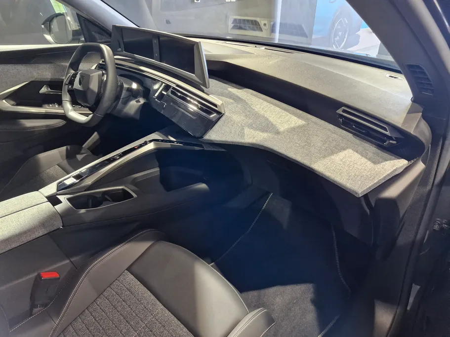 2026 Peugeot 5008 Allure 