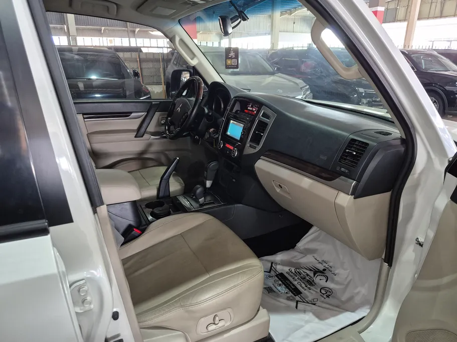 2018 Mitsubishi Pajero GLS 5Doors 