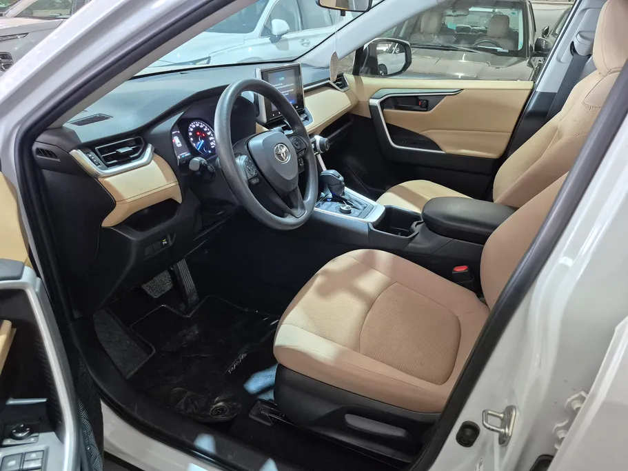 2024 Toyota RAV4 LE HEV 