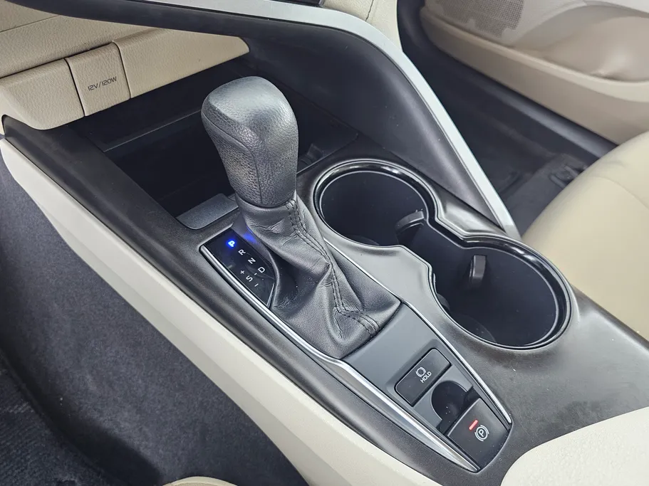 2022 تويوتا Camry  LE 
