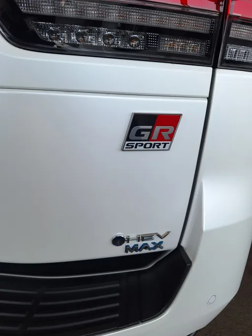 تويوتا لاندكروزر GR Sport 2025 