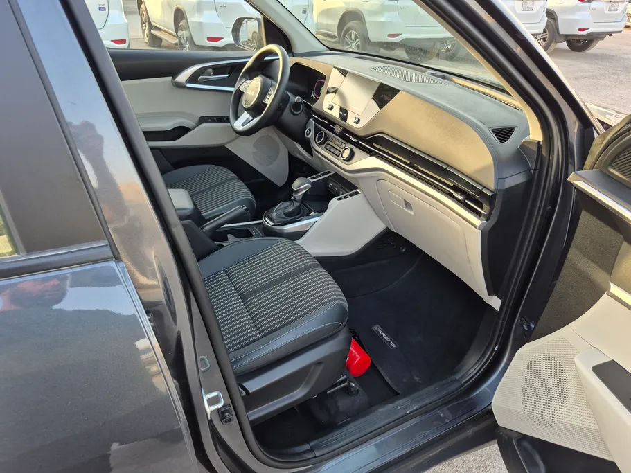 كيا كارينز LX S1 2025 