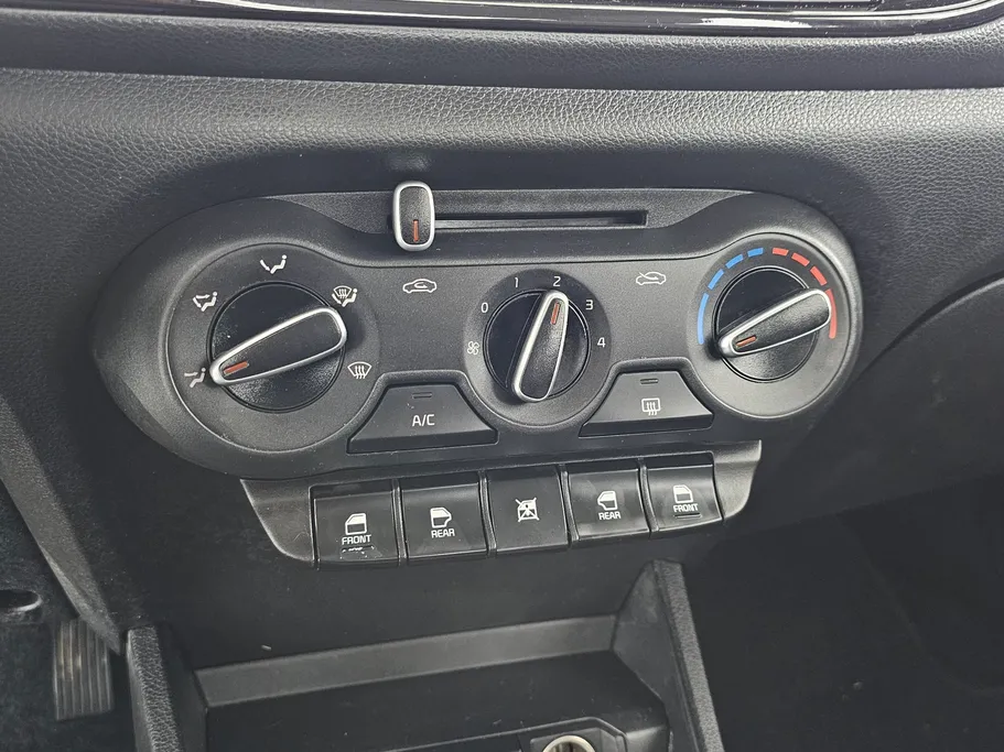 2022 Kia Pegas LX 