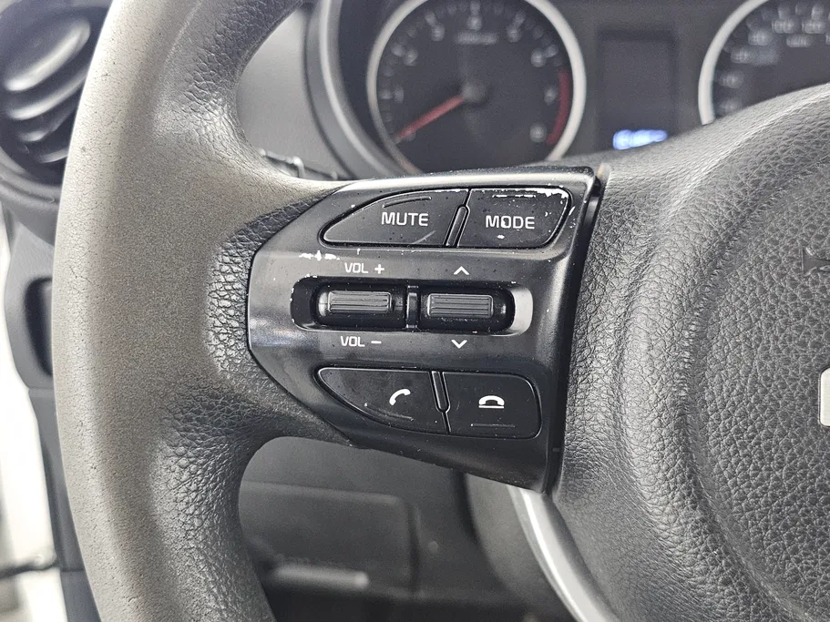 2022 Kia Pegas LX 