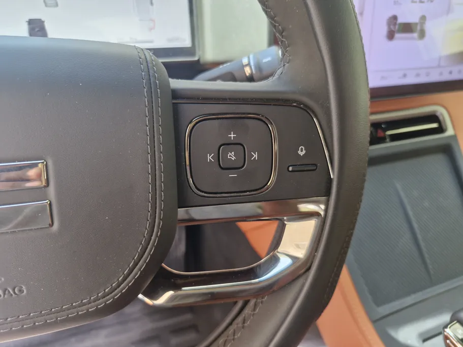 روكس 01 7 Seats 2025 
