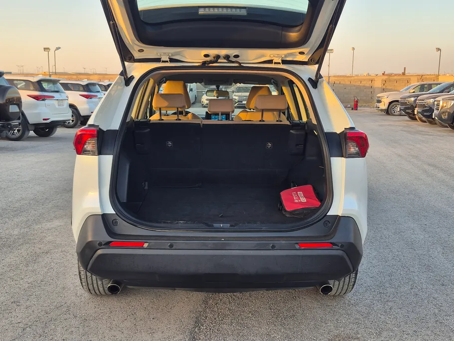 2022 Toyota RAV4 LE 