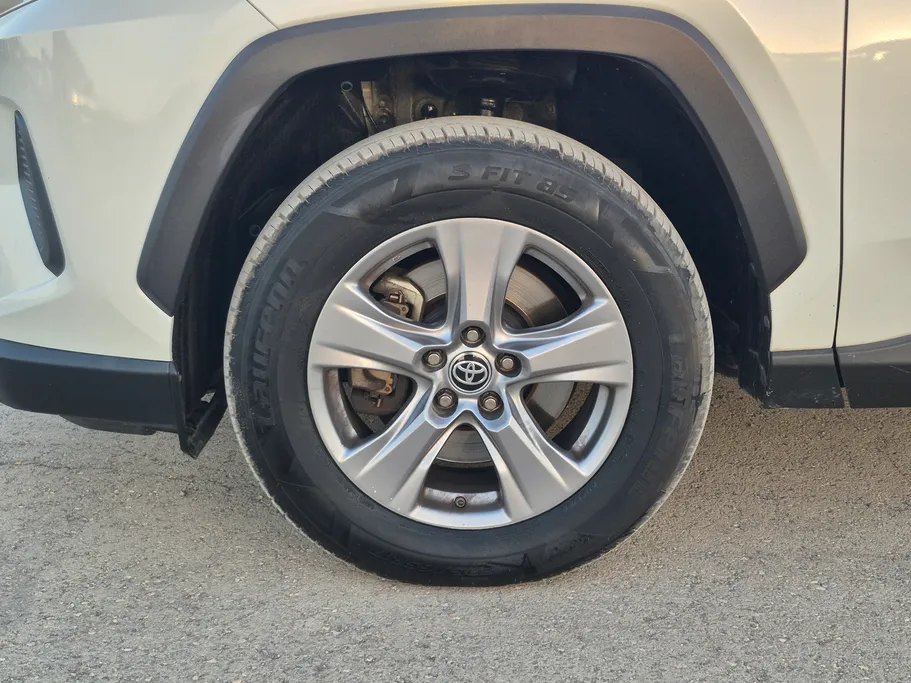 2022 Toyota RAV4 LE 