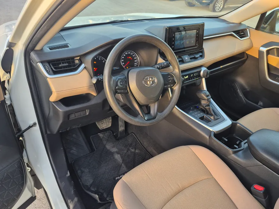 2022 Toyota RAV4 LE 
