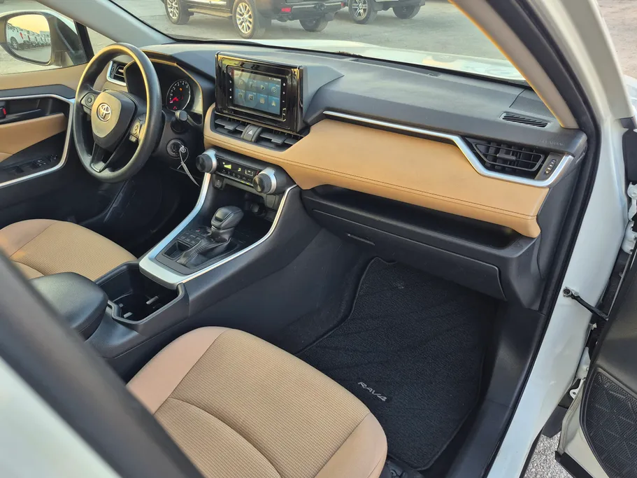 2022 Toyota RAV4 LE 