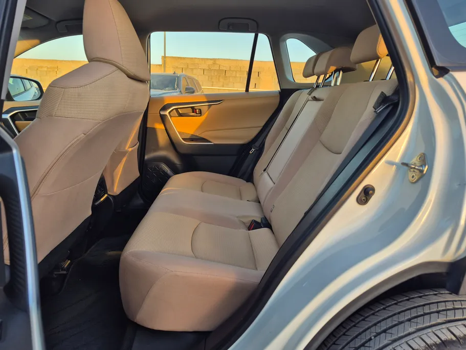 2022 Toyota RAV4 LE 
