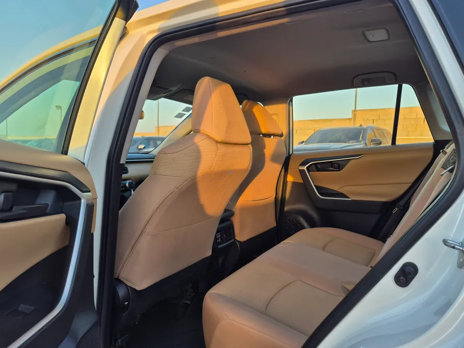 2022 Toyota RAV4 LE 