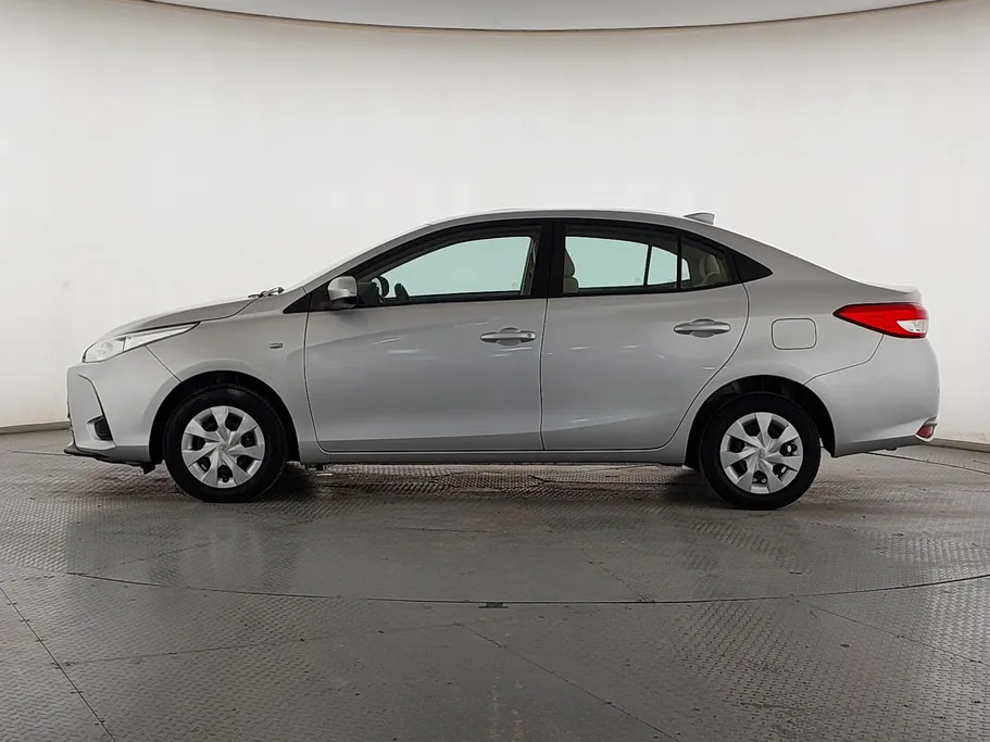 2022 Toyota Yaris  Y 