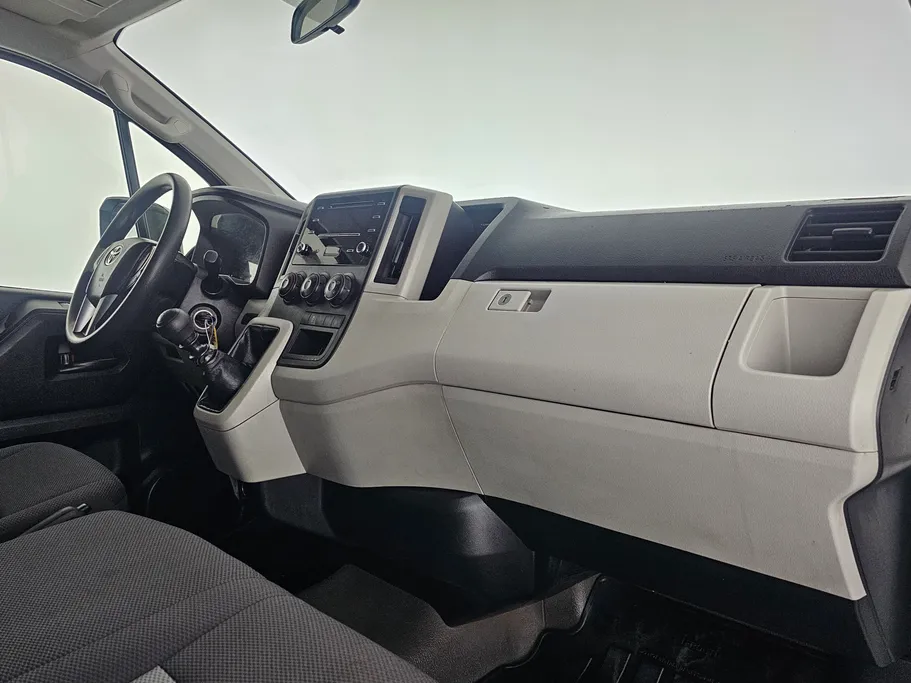 2023 Toyota Haice فان بضاعه 