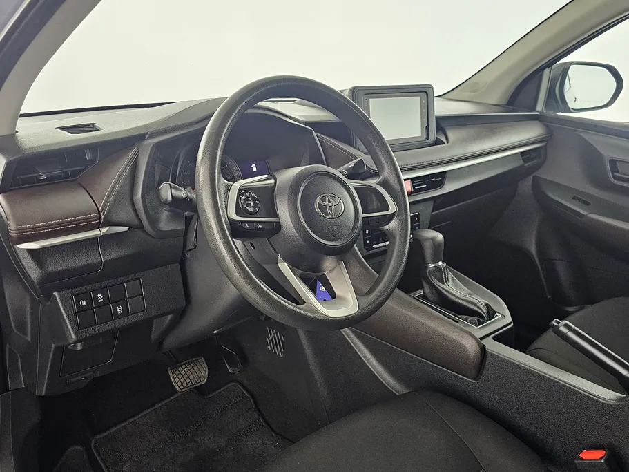 2023 Toyota Yaris  Y 