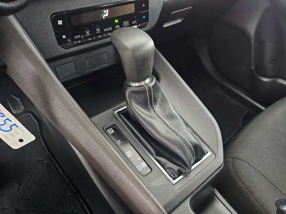 2023 Toyota Yaris  Y 