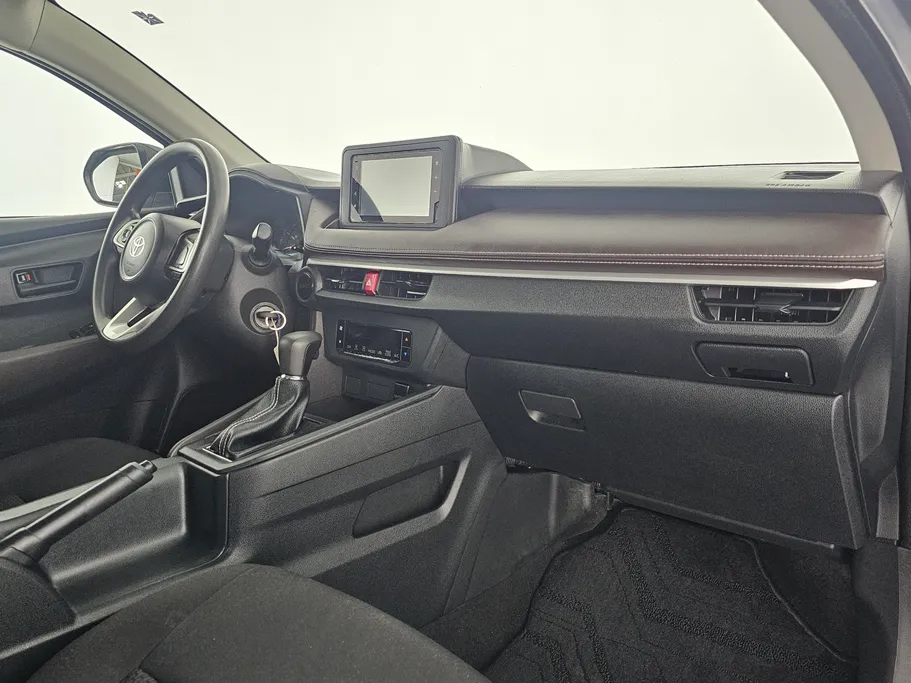 2023 Toyota Yaris  Y 