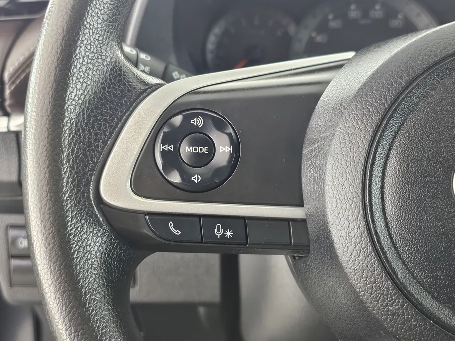 2023 Toyota Yaris  Y 