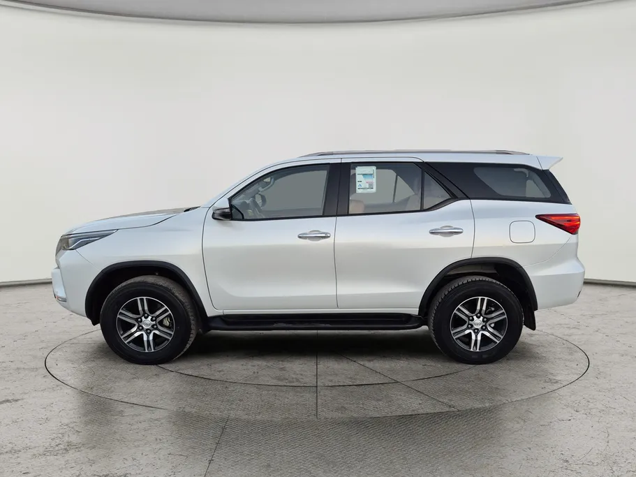 2024 تويوتا Fortuner GX 