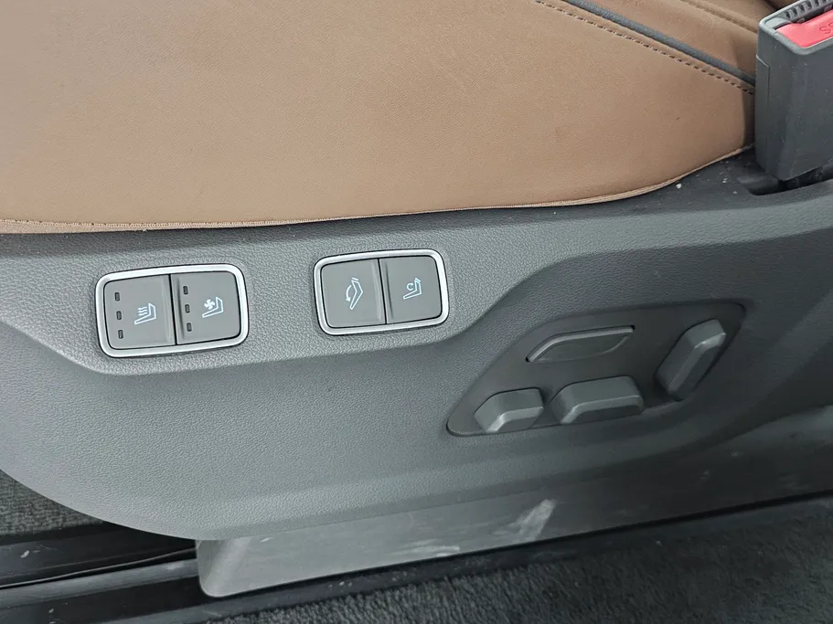 2024 Hyundai Staria VIP 