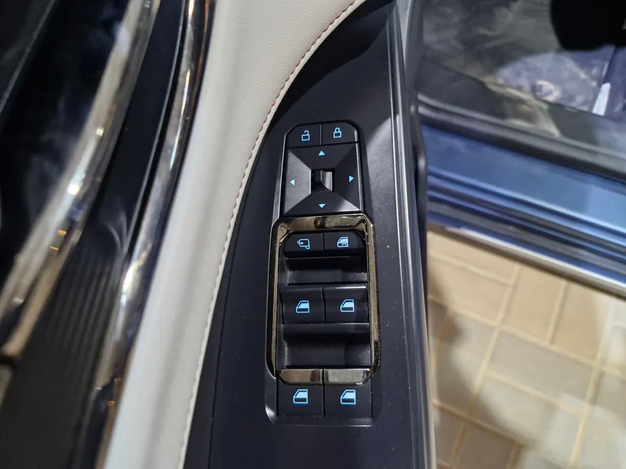 2023 Ford Taurus Trend 