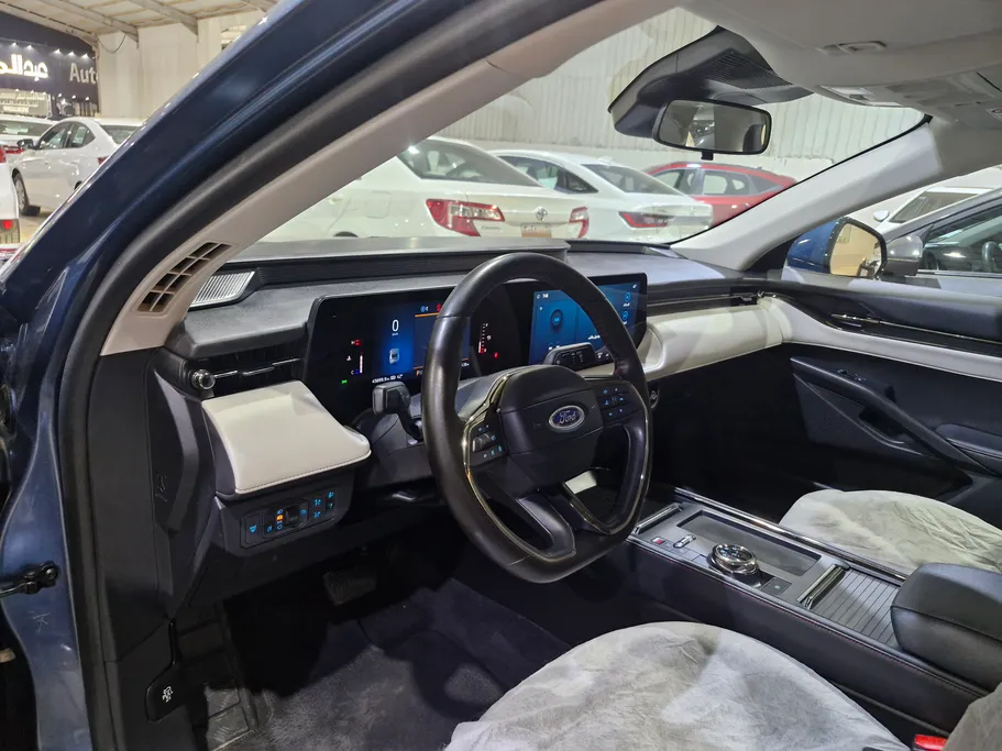 2023 Ford Taurus Trend 