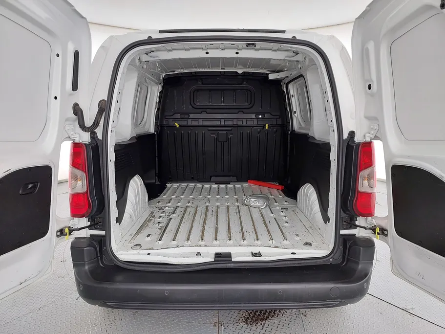 2022 Peugeot Partner Short van 
