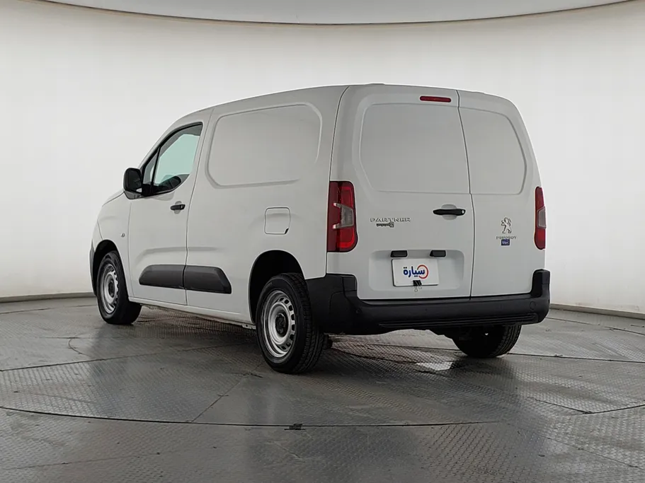 2022 Peugeot Partner Short van 