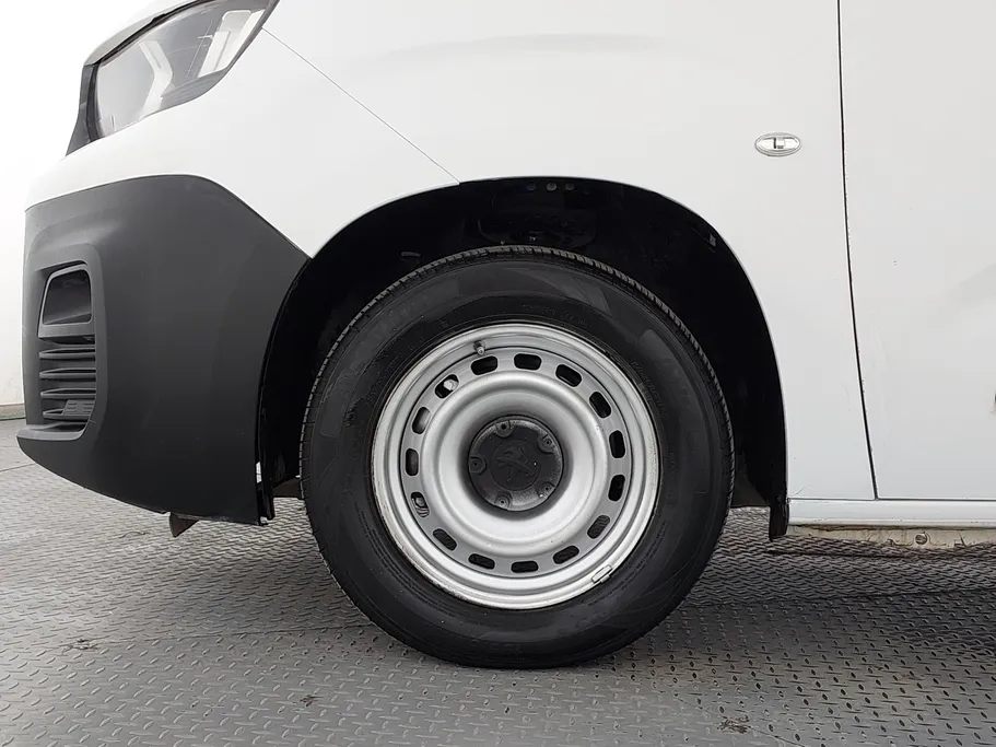 2022 Peugeot Partner Short van 
