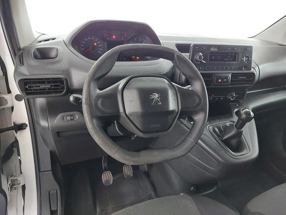 2022 Peugeot Partner Short van 