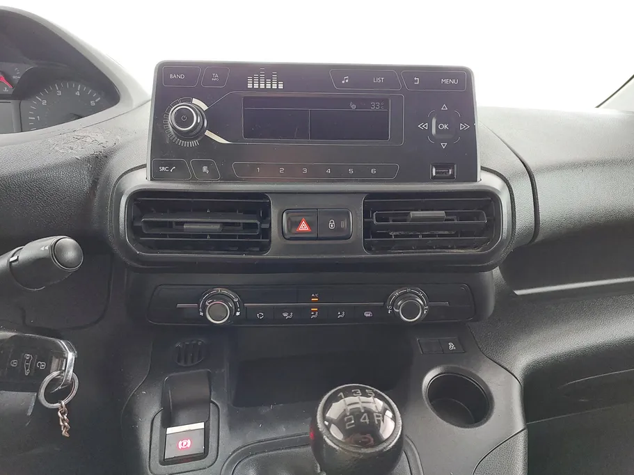 2022 Peugeot Partner Short van 