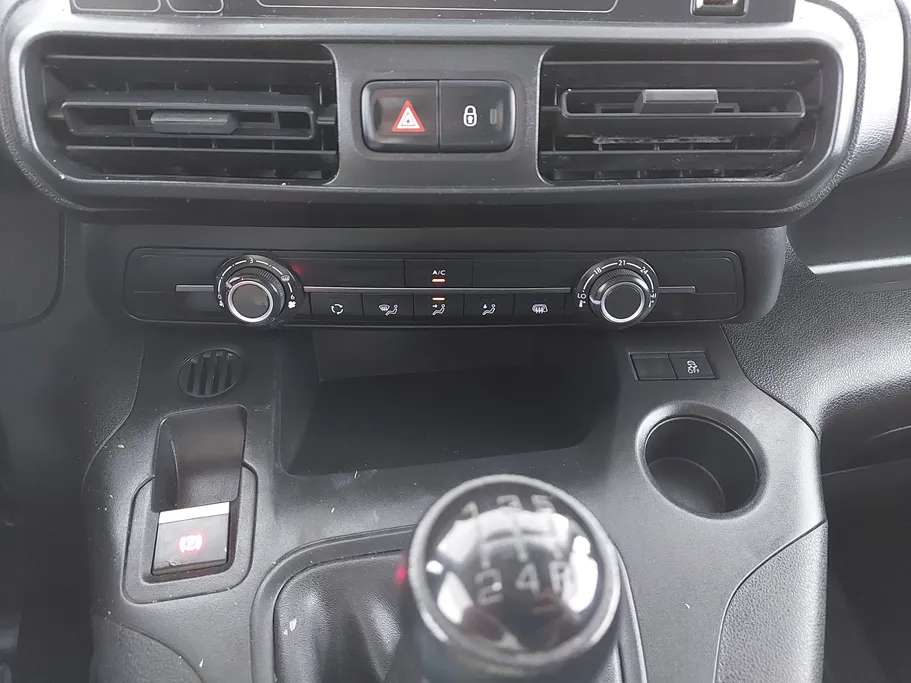 2022 Peugeot Partner Short van 