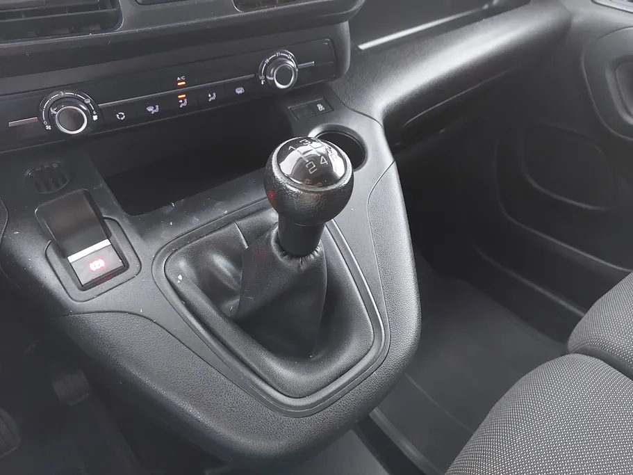2022 Peugeot Partner Short van 