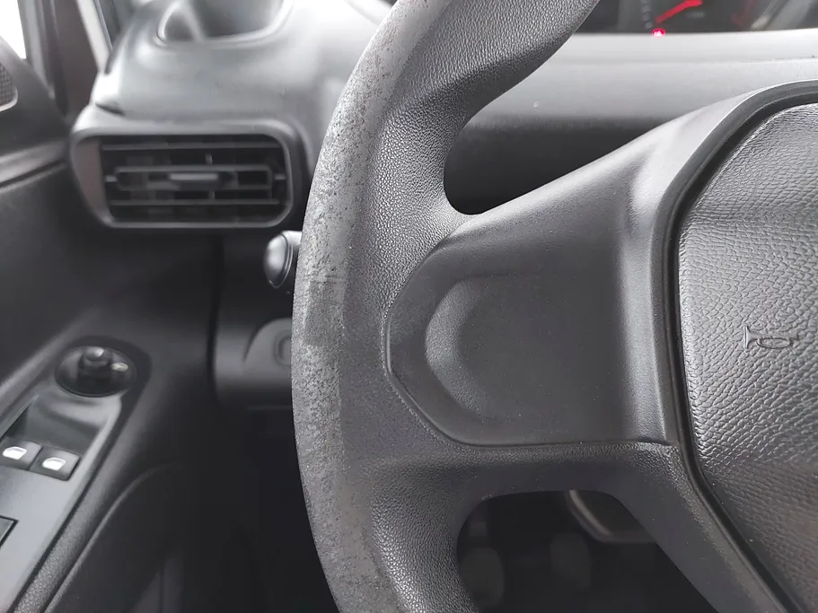 2022 Peugeot Partner Short van 