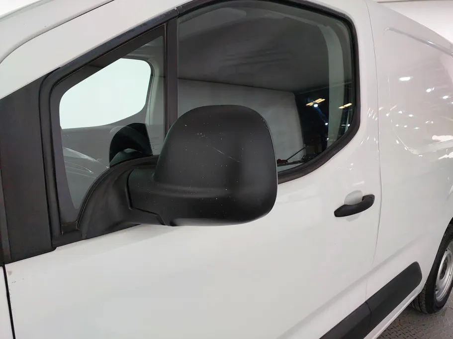2022 Peugeot Partner Short van 