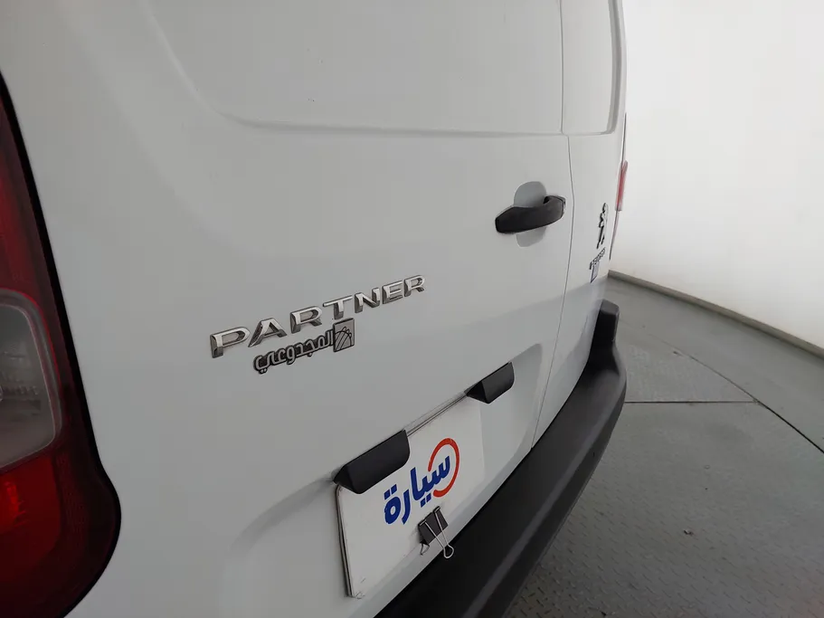 2022 Peugeot Partner Short van 