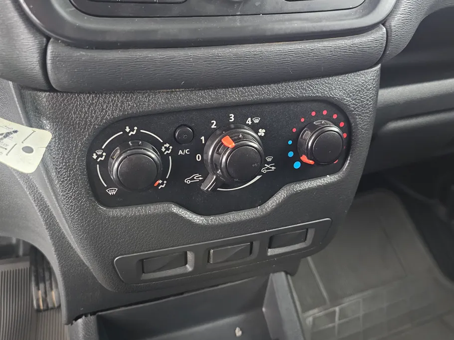 2021 Renault Docker Van بضاعة 