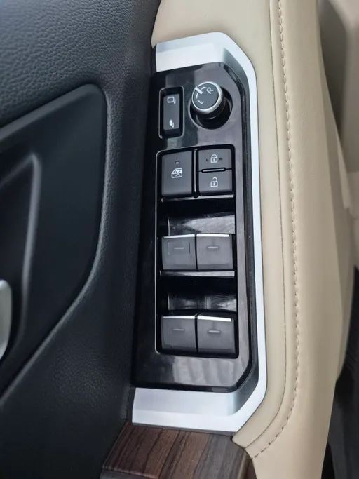 2025 Toyota Land Cruiser GXR 