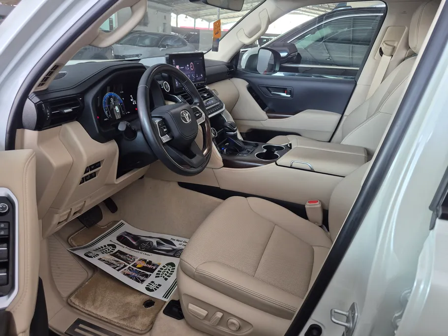 2025 Toyota Land Cruiser GXR 