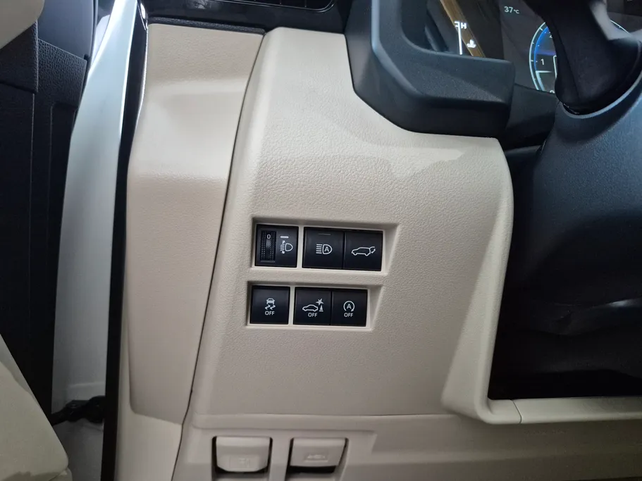 2025 Toyota Land Cruiser GXR 